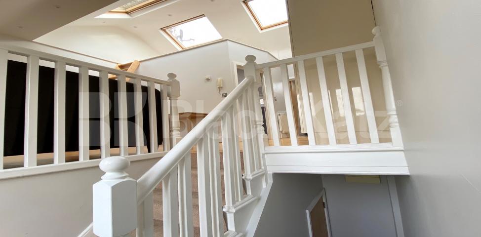 			UNDER OFFER , 1 Bedroom, 1 bath, 1 reception Apartment			 Southwark Bridge Road, London Bridge / Borough